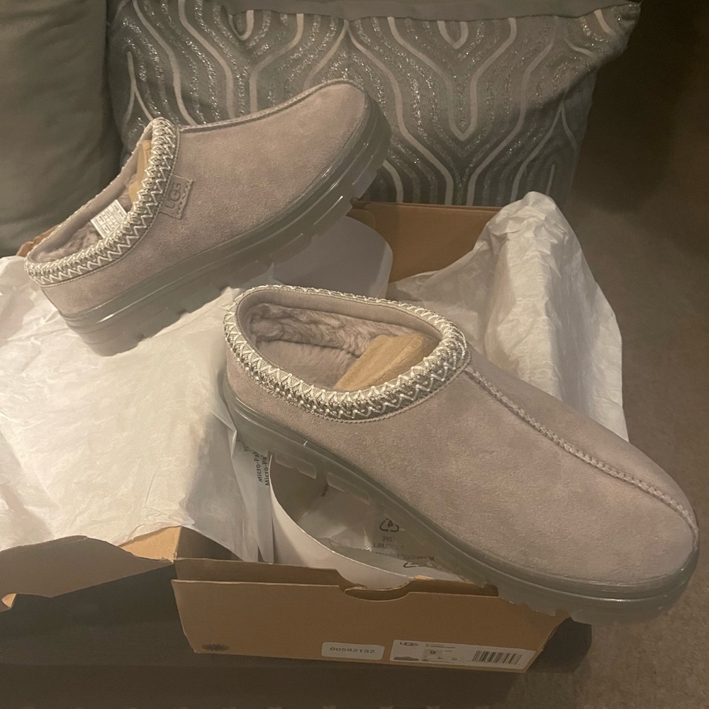 🔥 UGG Women's Tasman Clear Slipper in Campfire 🔥 exclusive…*Light Gray*